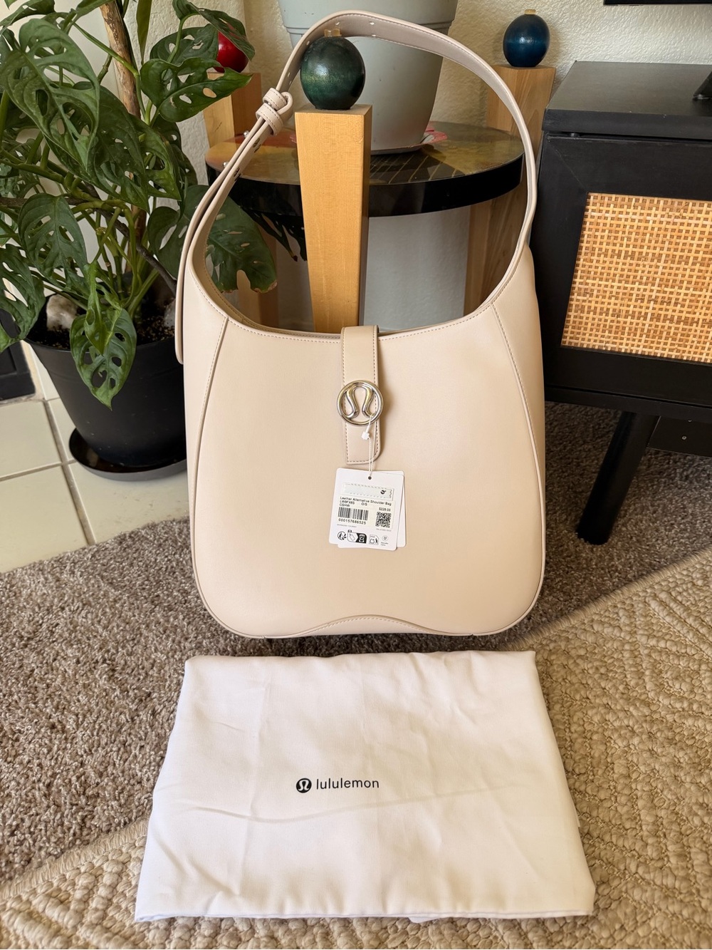 Luxe LULULEMON Leather Alternative Shoulder Bag 8L $240